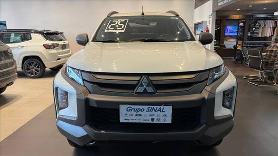 MITSUBISHI L200 TRITON 2.4 16V TURBO DIESEL SPORT OUTDOOR GLS CD 4P 4X4 AUTOMÁTICO MITSUBISHI L200 TRITON 2.4 16V TURBO DIESEL SPORT OUTDOOR GLS CD 4P 4X4 AUTOMÁTICO